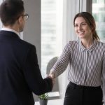 Business etiquette : les règles essentielles pour réussir dans le monde professionnel