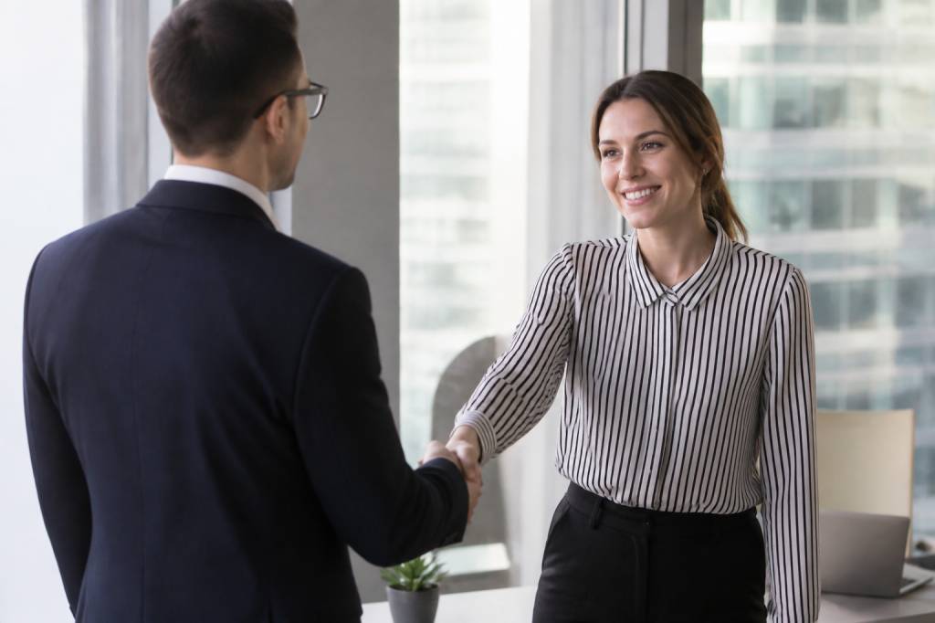 Business etiquette : les règles essentielles pour réussir dans le monde professionnel