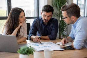 C’est quoi un benchmarking : définition, objectifs et méthode pour réussir son analyse concurrentielle
